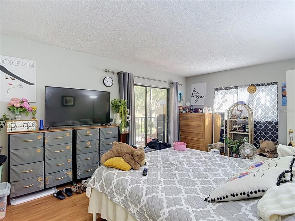 For Sale: $119,900 (1 beds, 1 baths, 800 Square Feet)