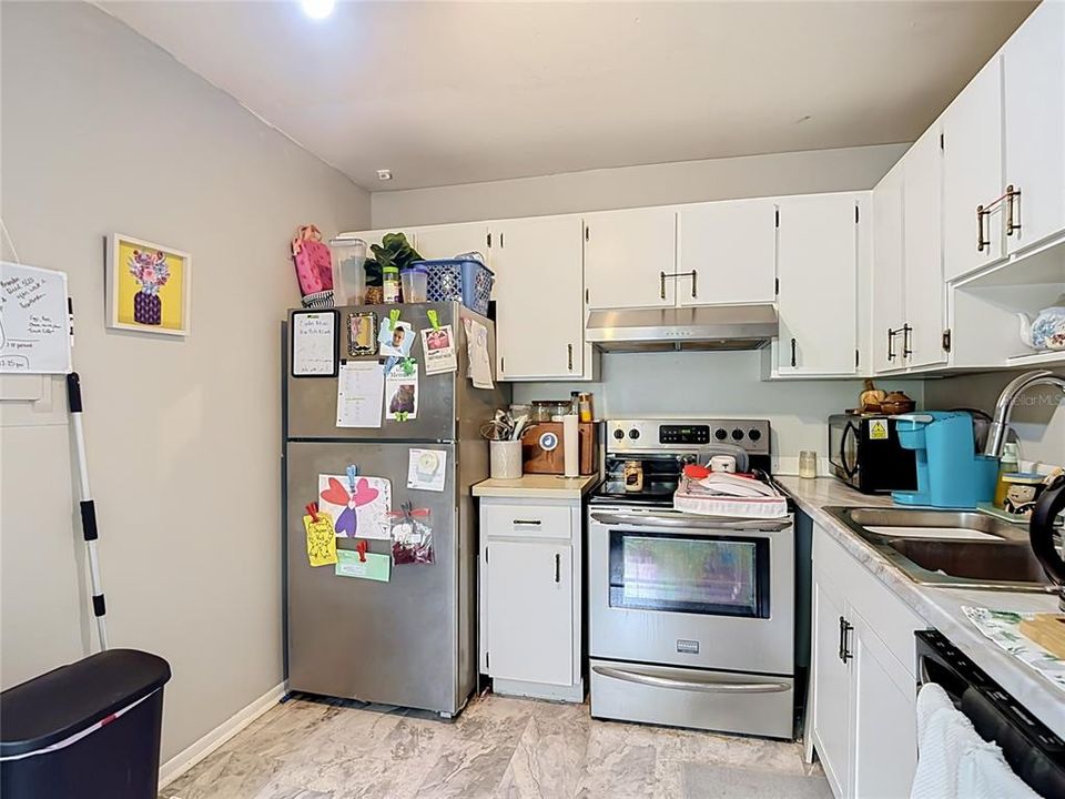 For Sale: $119,900 (1 beds, 1 baths, 800 Square Feet)
