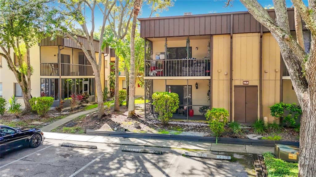 For Sale: $119,900 (1 beds, 1 baths, 800 Square Feet)