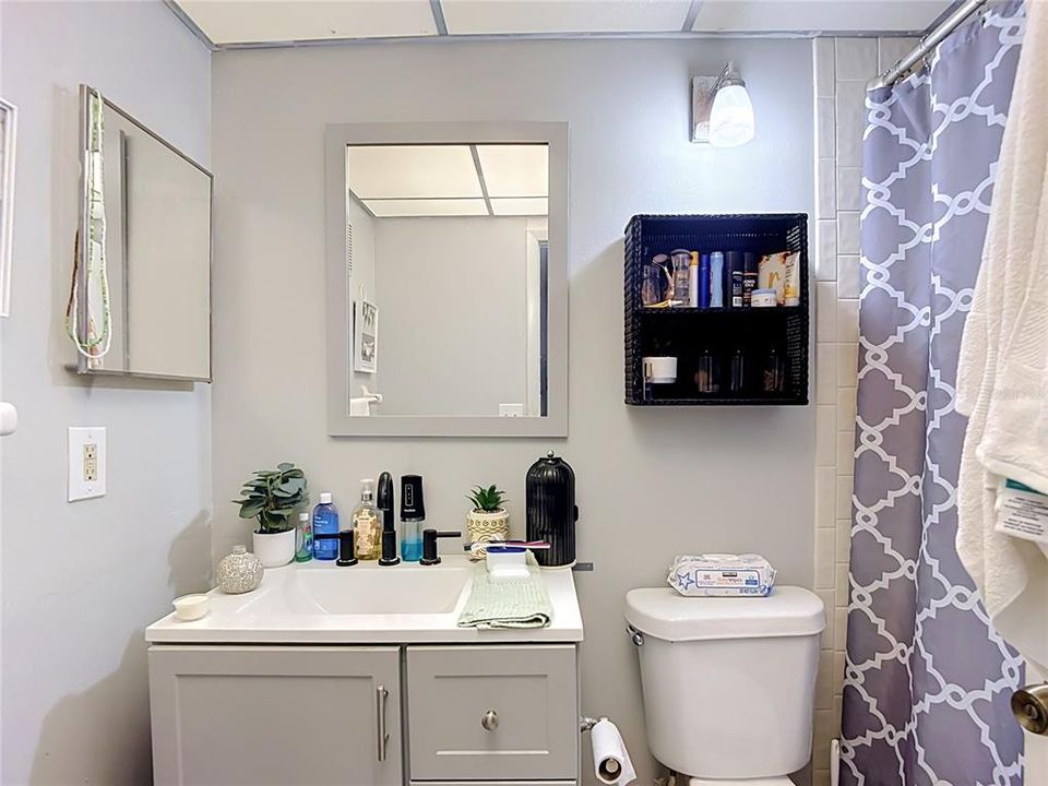 For Sale: $119,900 (1 beds, 1 baths, 800 Square Feet)
