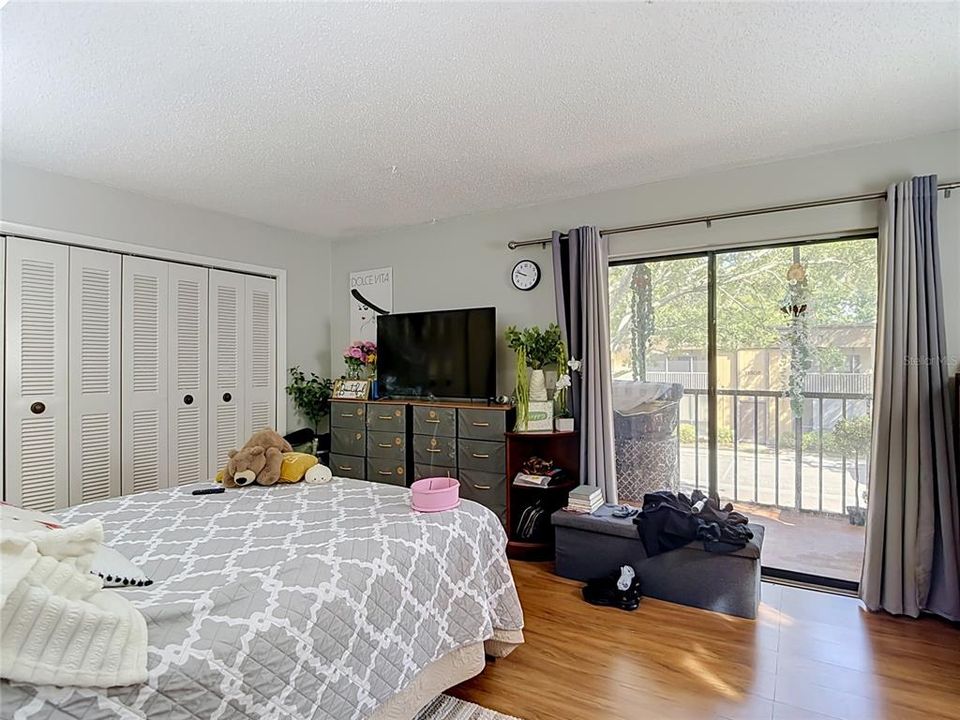 For Sale: $119,900 (1 beds, 1 baths, 800 Square Feet)