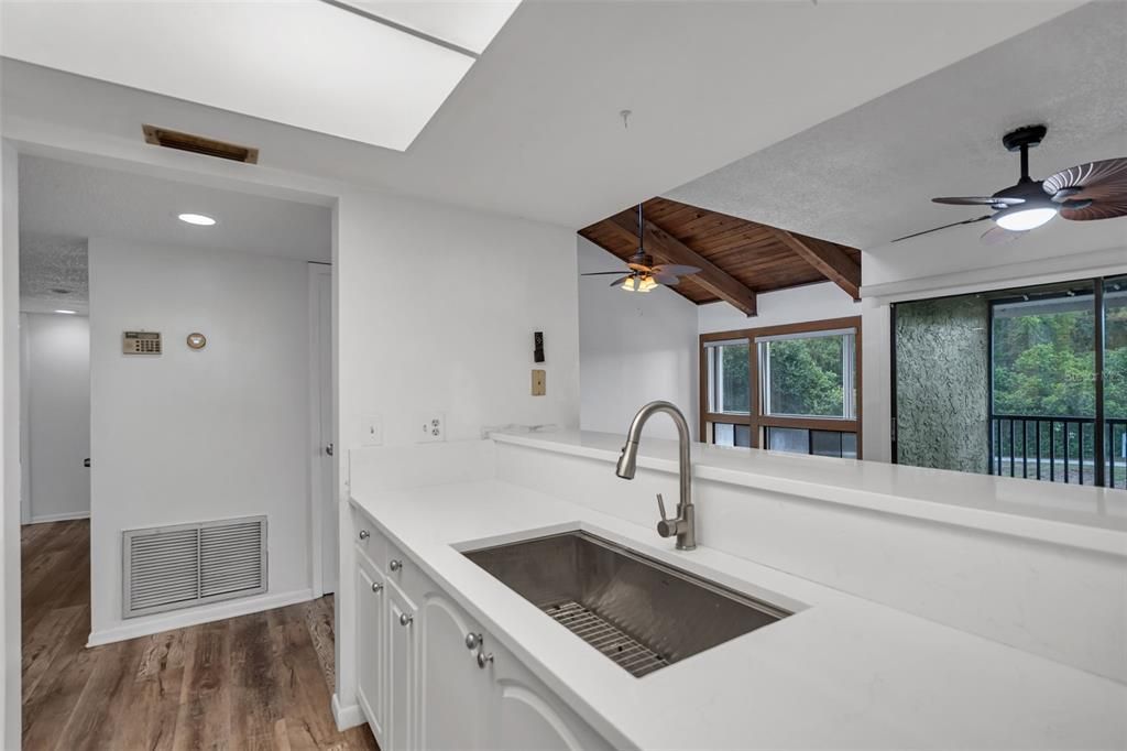 For Sale: $159,000 (2 beds, 2 baths, 1139 Square Feet)