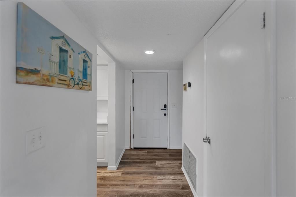 For Sale: $159,000 (2 beds, 2 baths, 1139 Square Feet)