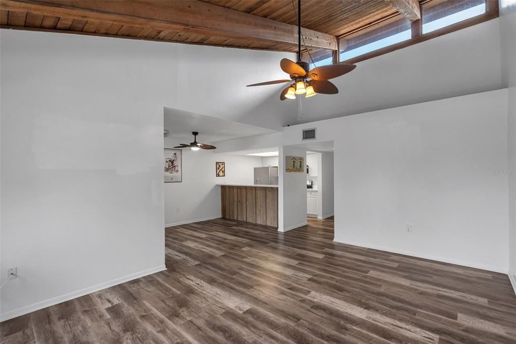 For Sale: $159,000 (2 beds, 2 baths, 1139 Square Feet)