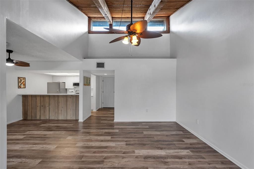 For Sale: $159,000 (2 beds, 2 baths, 1139 Square Feet)