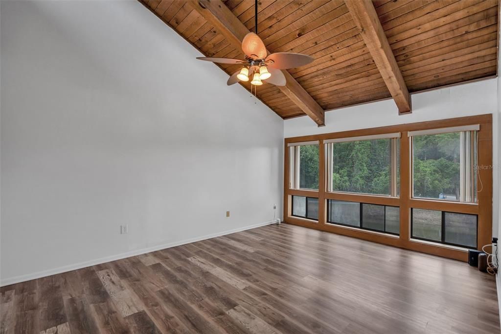 For Sale: $159,000 (2 beds, 2 baths, 1139 Square Feet)