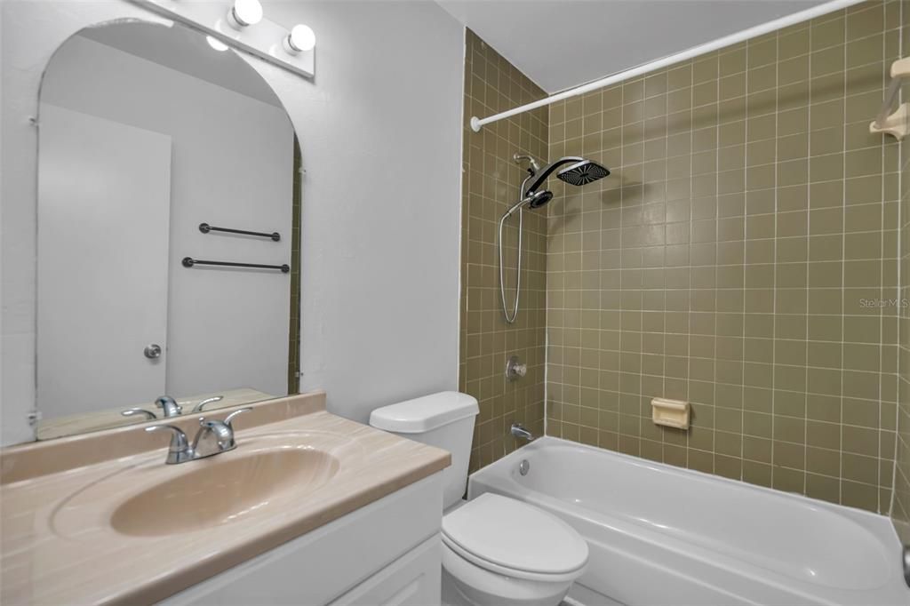 For Sale: $159,000 (2 beds, 2 baths, 1139 Square Feet)