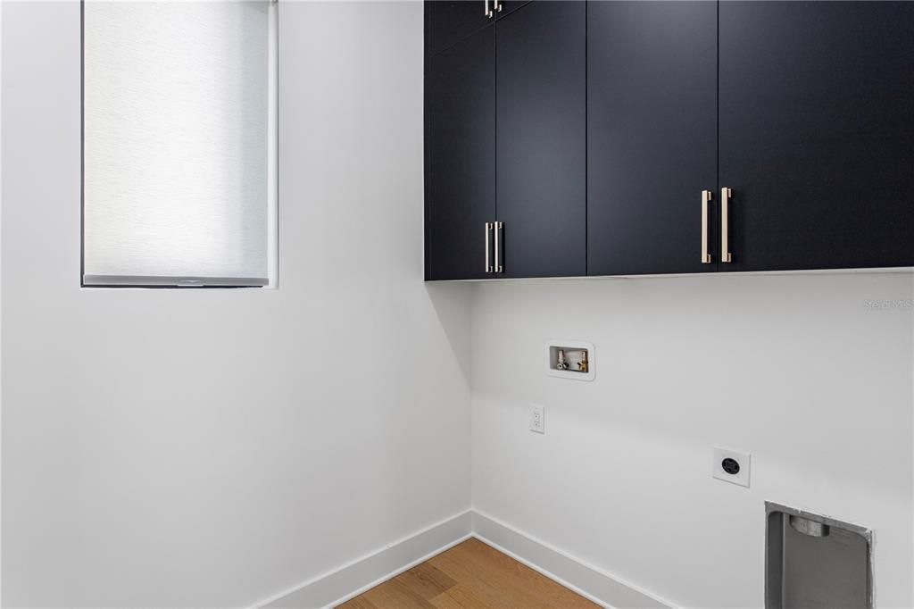 For Rent: $8,500 (5 beds, 4 baths, 3781 Square Feet)