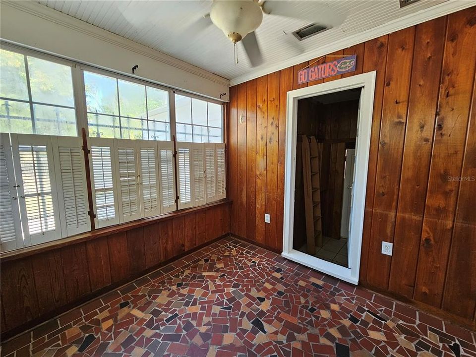 For Rent: $2,600 (4 beds, 3 baths, 1910 Square Feet)