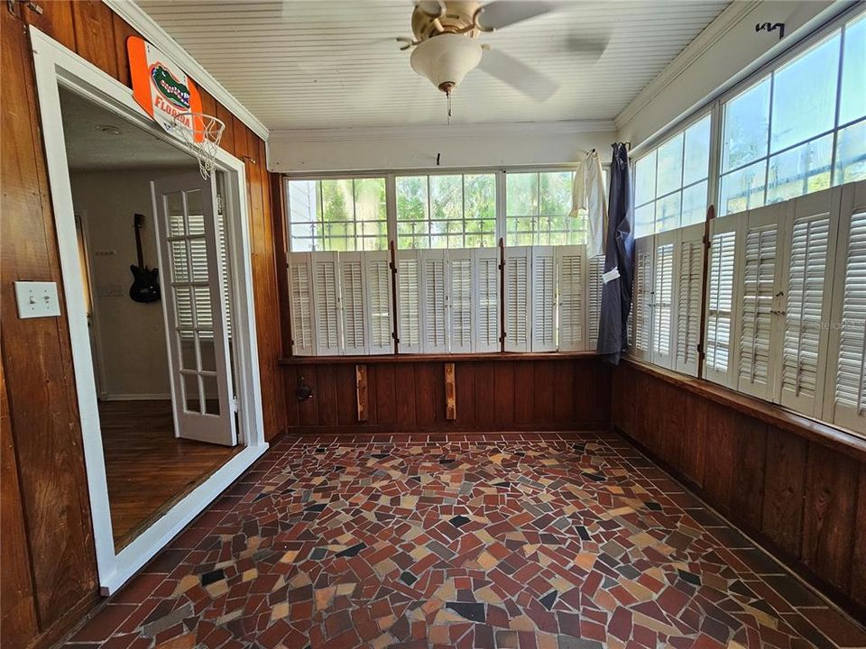 For Rent: $2,600 (4 beds, 3 baths, 1910 Square Feet)