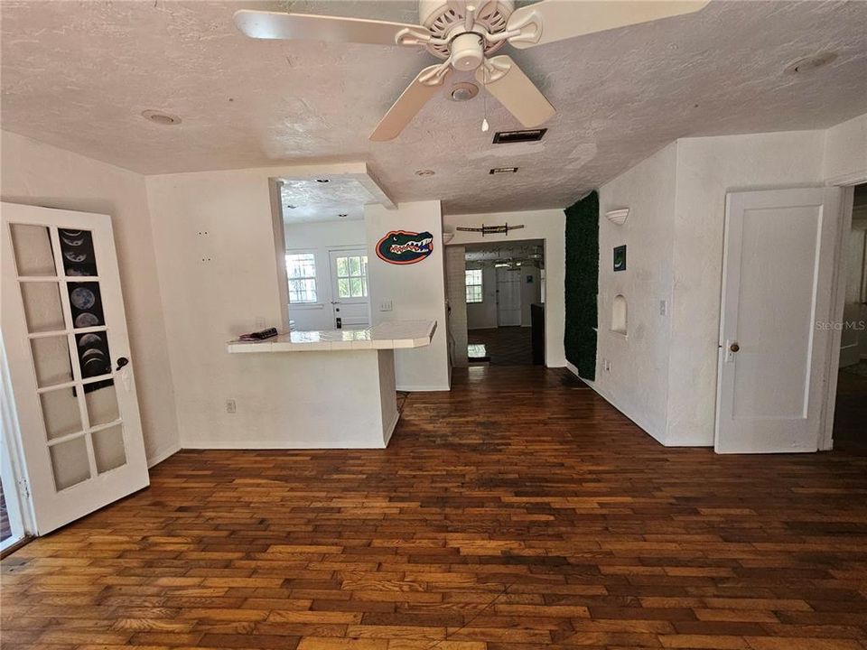 For Rent: $2,600 (4 beds, 3 baths, 1910 Square Feet)