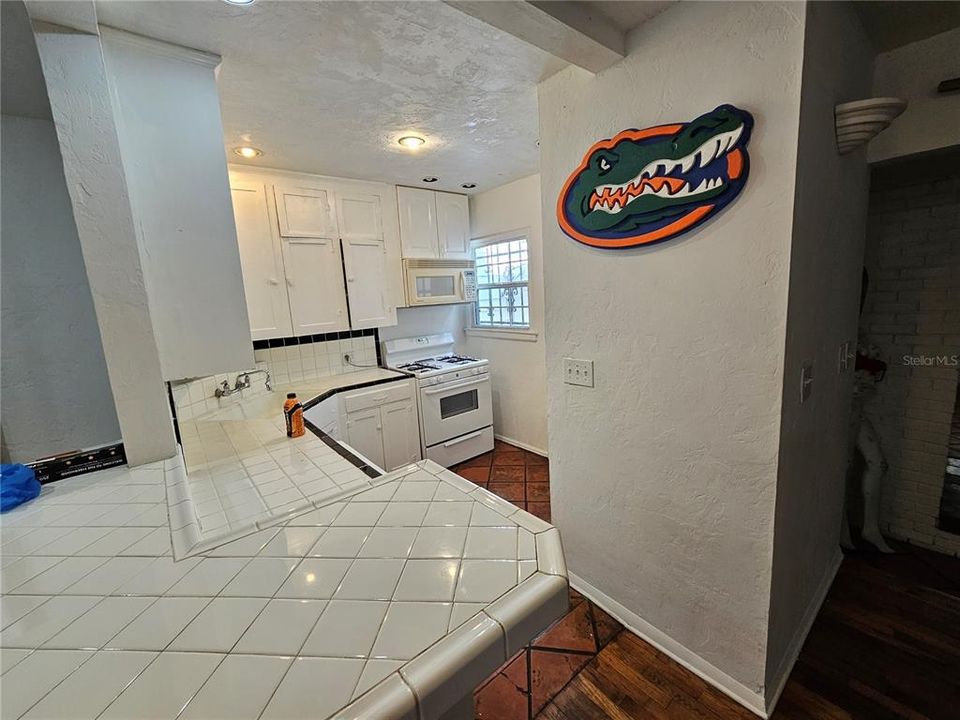 For Rent: $2,600 (4 beds, 3 baths, 1910 Square Feet)