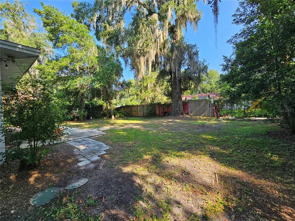 For Rent: $2,600 (4 beds, 3 baths, 1910 Square Feet)