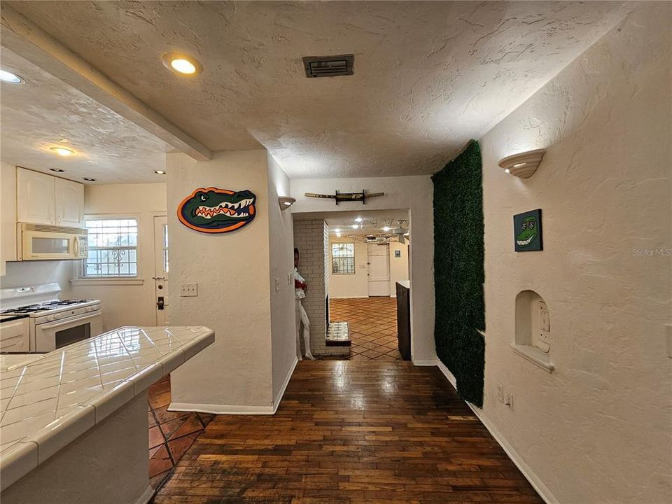 For Rent: $2,600 (4 beds, 3 baths, 1910 Square Feet)