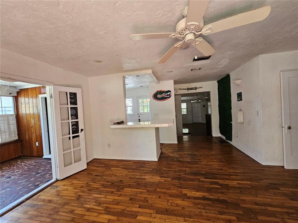 For Rent: $2,600 (4 beds, 3 baths, 1910 Square Feet)