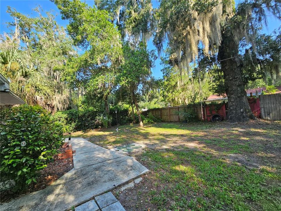 For Rent: $2,600 (4 beds, 3 baths, 1910 Square Feet)