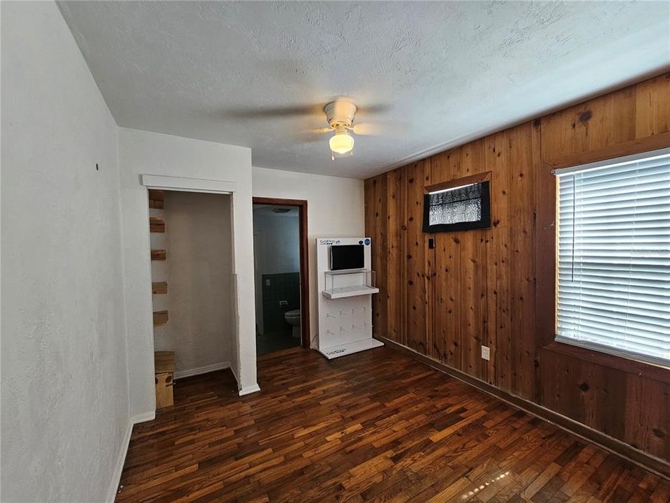 For Rent: $2,600 (4 beds, 3 baths, 1910 Square Feet)