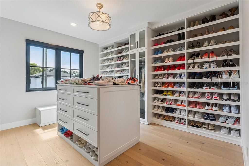 For Sale: $1,800,000 (5 beds, 4 baths, 3402 Square Feet)