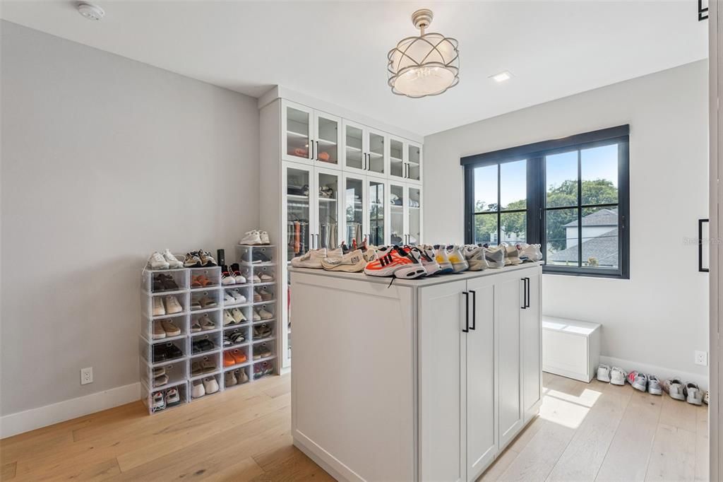 For Sale: $1,800,000 (5 beds, 4 baths, 3402 Square Feet)