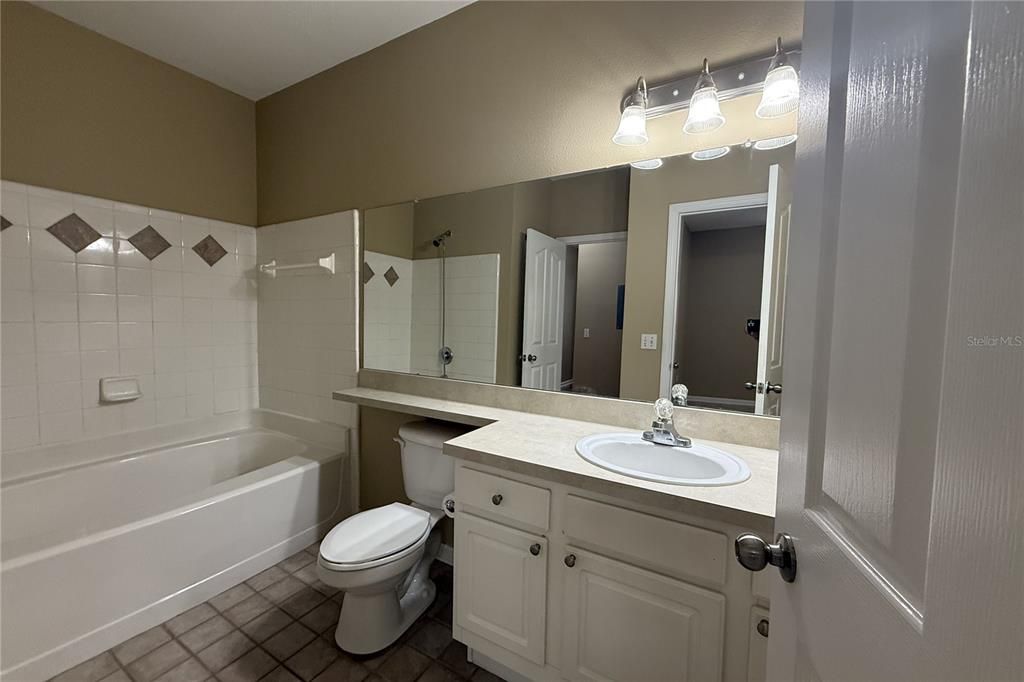 For Rent: $1,695 (2 beds, 1 baths, 978 Square Feet)