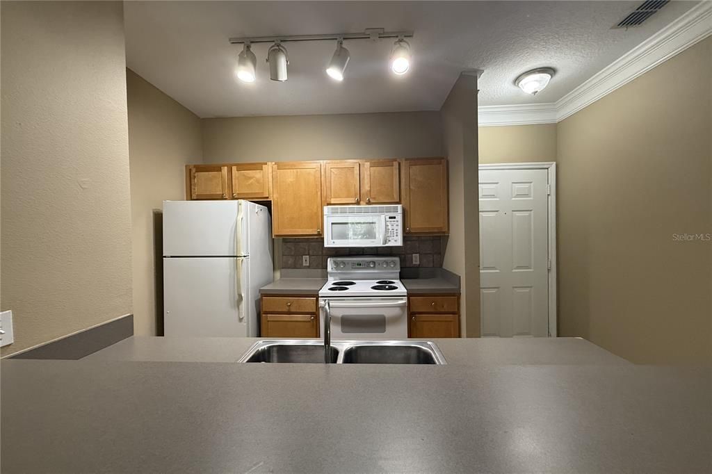 For Rent: $1,695 (2 beds, 1 baths, 978 Square Feet)