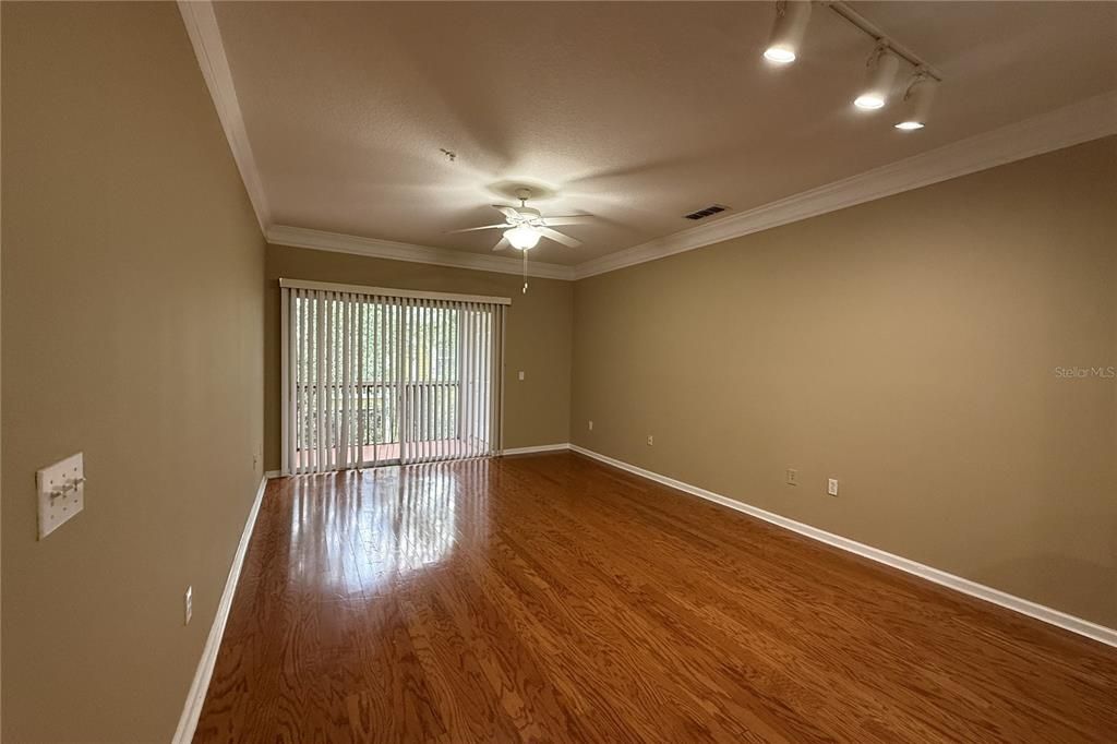 For Rent: $1,695 (2 beds, 1 baths, 978 Square Feet)