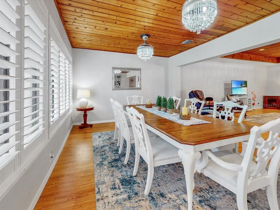 En Venta: $274,111 (2 camas, 2 baños, 1809 Pies cuadrados)
