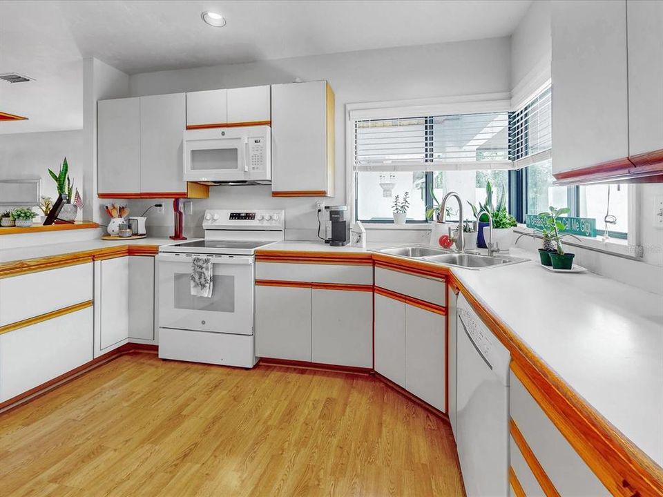 En Venta: $274,111 (2 camas, 2 baños, 1809 Pies cuadrados)