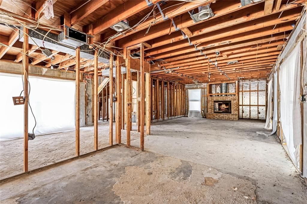 For Sale: $3,295,000 (7 beds, 6 baths, 5592 Square Feet)