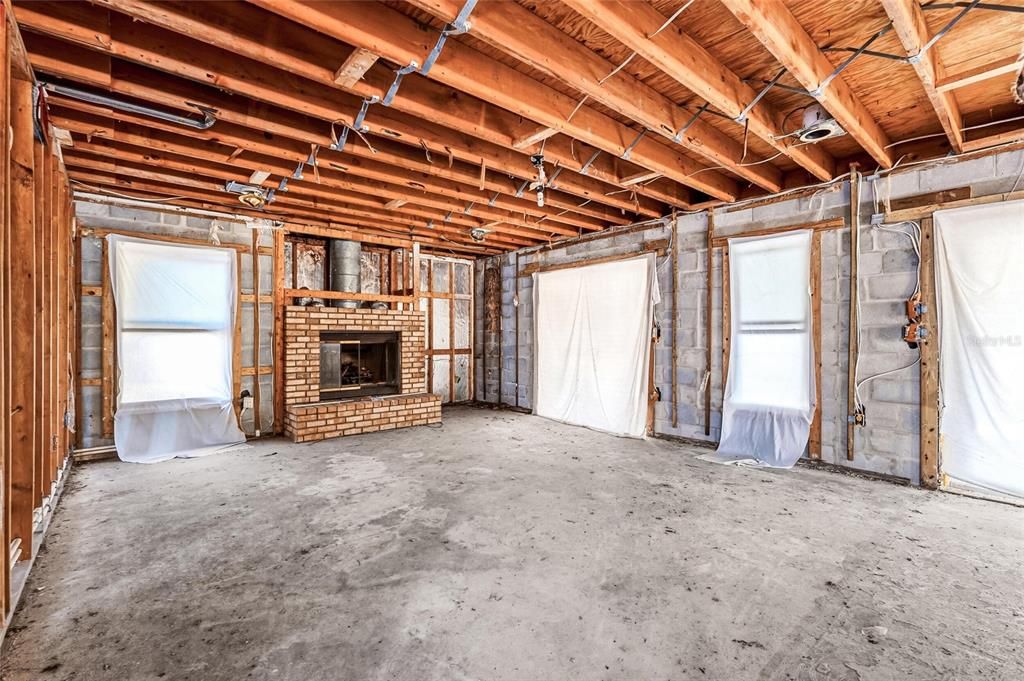 For Sale: $3,295,000 (7 beds, 6 baths, 5592 Square Feet)