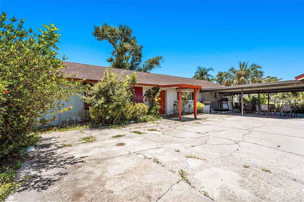 For Sale: $3,295,000 (7 beds, 6 baths, 5592 Square Feet)