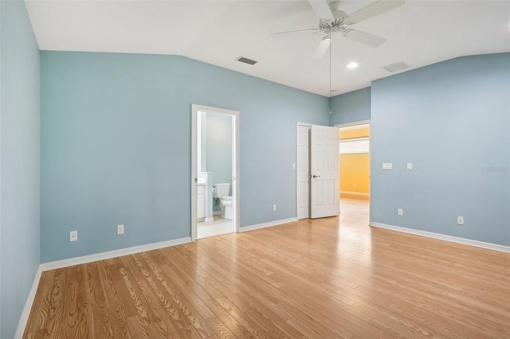 : $330,000 (3 camas, 2 baños, 1800 Pies cuadrados)