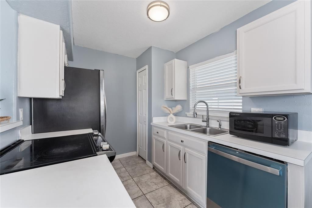 For Rent: $1,795 (3 beds, 2 baths, 1065 Square Feet)