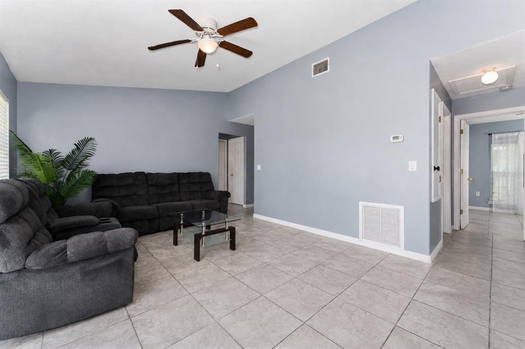 For Rent: $1,795 (3 beds, 2 baths, 1065 Square Feet)