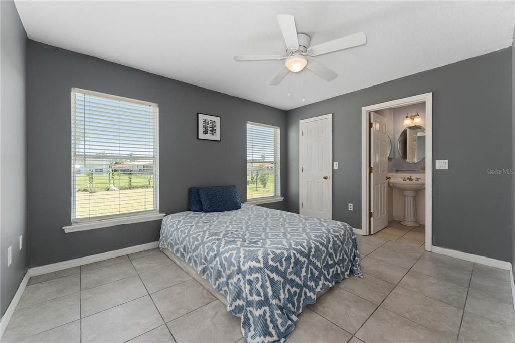 For Rent: $1,795 (3 beds, 2 baths, 1065 Square Feet)
