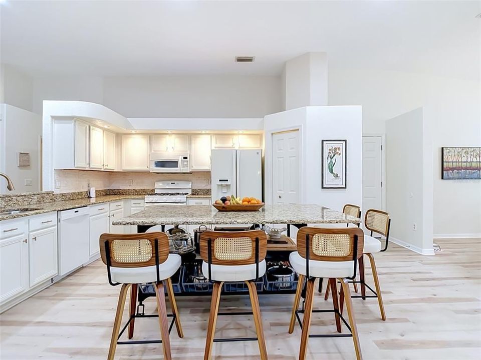 For Sale: $837,500 (4 beds, 3 baths, 2927 Square Feet)