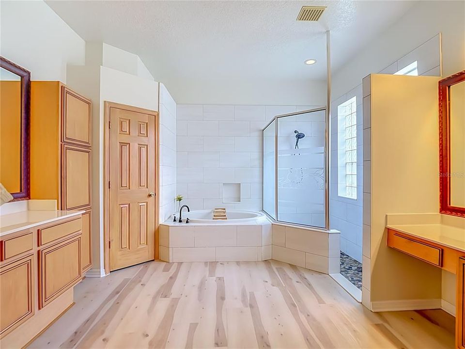 For Sale: $837,500 (4 beds, 3 baths, 2927 Square Feet)