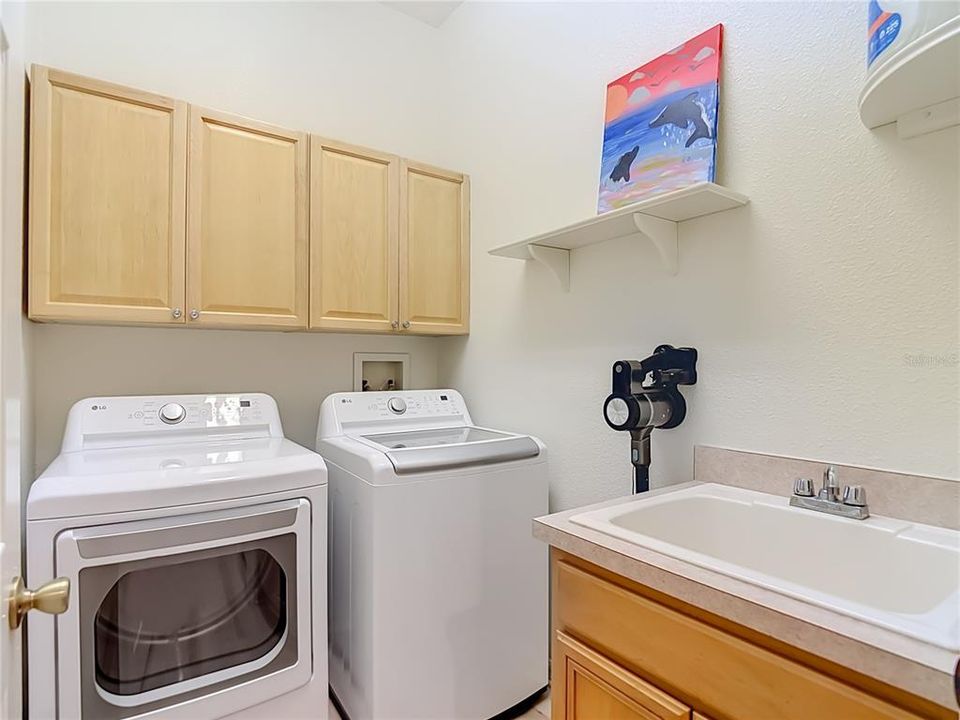 For Sale: $837,500 (4 beds, 3 baths, 2927 Square Feet)