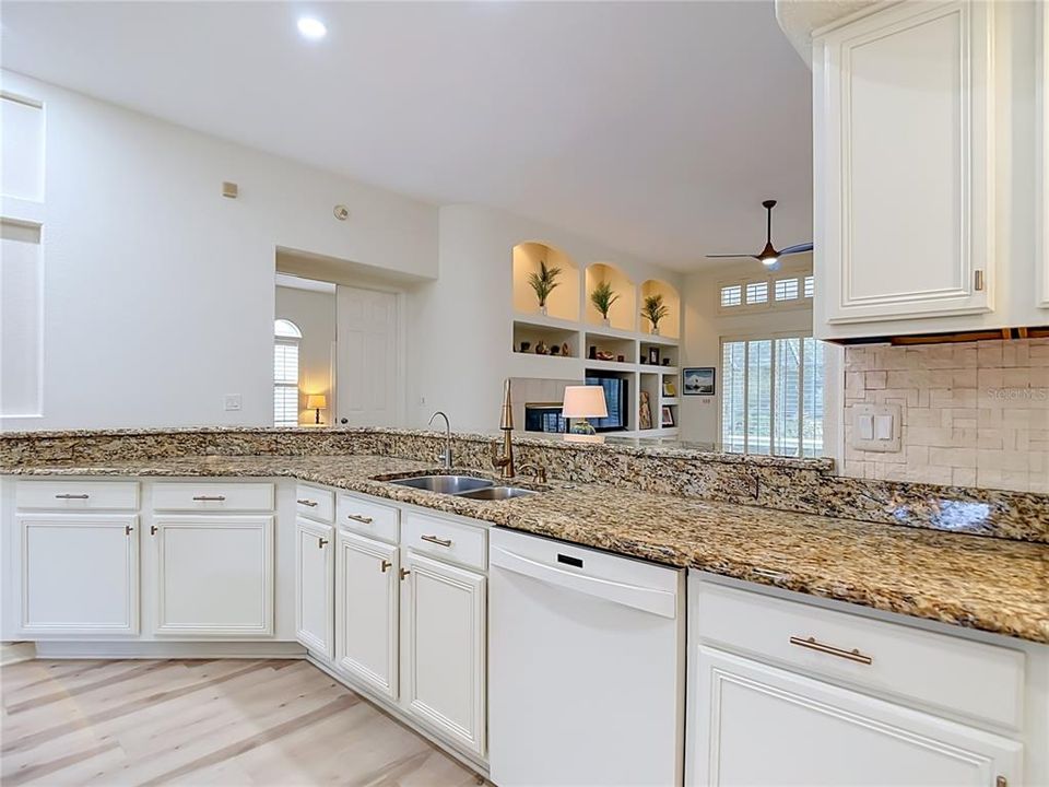 For Sale: $837,500 (4 beds, 3 baths, 2927 Square Feet)