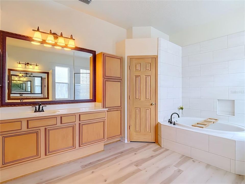 For Sale: $837,500 (4 beds, 3 baths, 2927 Square Feet)