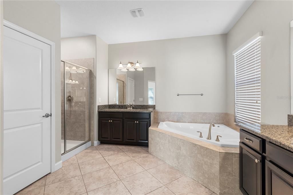 For Sale: $530,000 (5 beds, 3 baths, 3773 Square Feet)