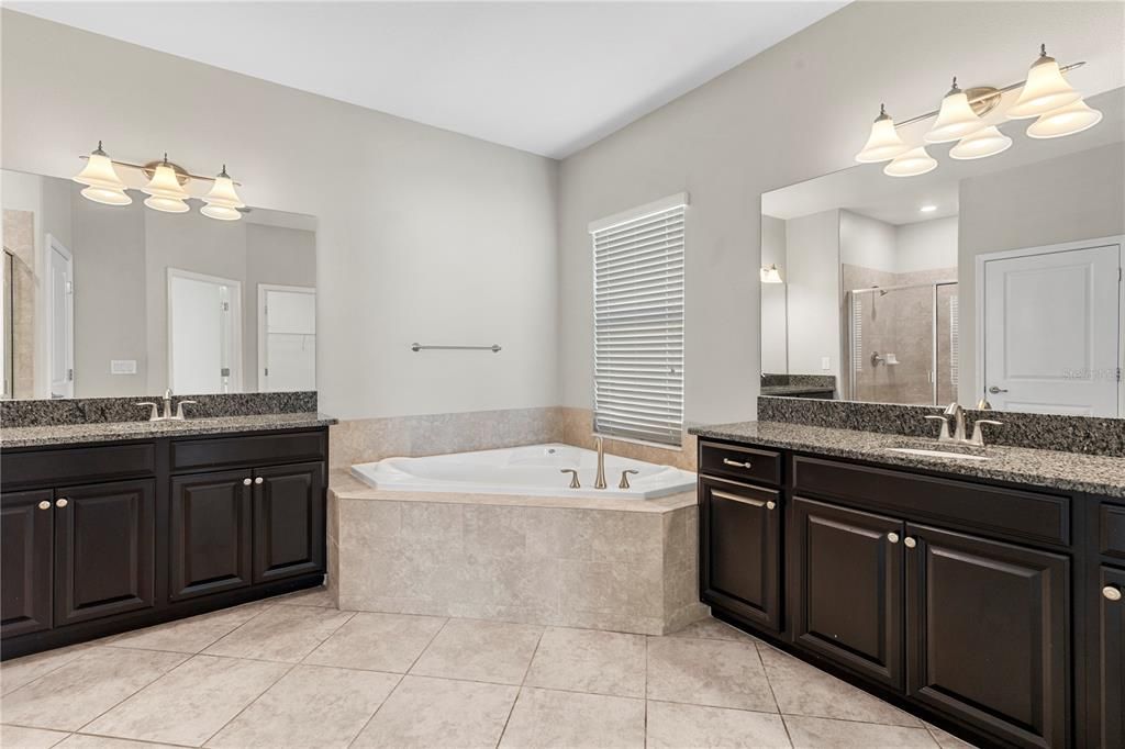 For Sale: $530,000 (5 beds, 3 baths, 3773 Square Feet)
