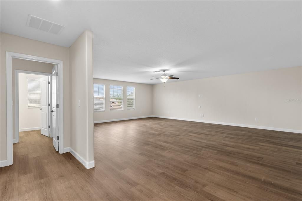 For Sale: $530,000 (5 beds, 3 baths, 3773 Square Feet)