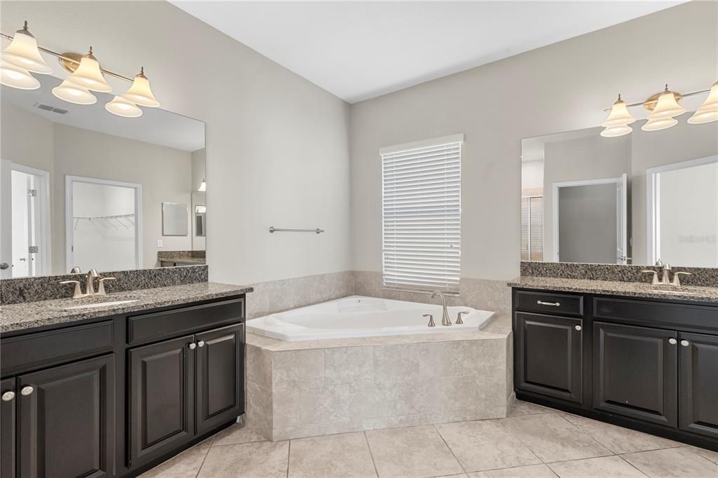 For Sale: $530,000 (5 beds, 3 baths, 3773 Square Feet)