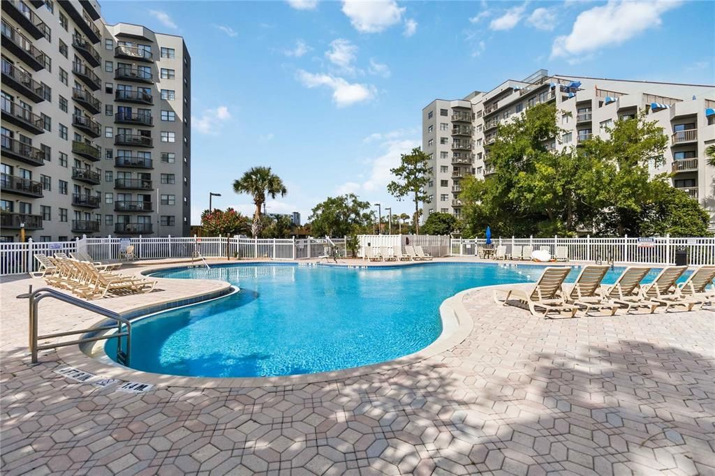 待售: $155,000 (1 贝兹, 1 浴室, 425 平方英尺)