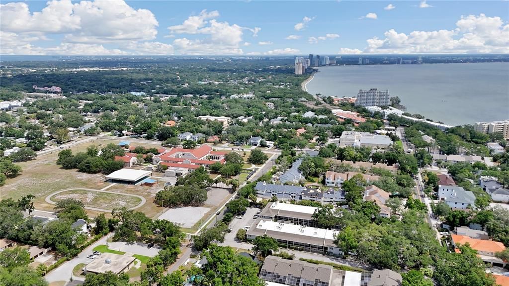 For Sale: $210,000 (2 beds, 1 baths, 700 Square Feet)
