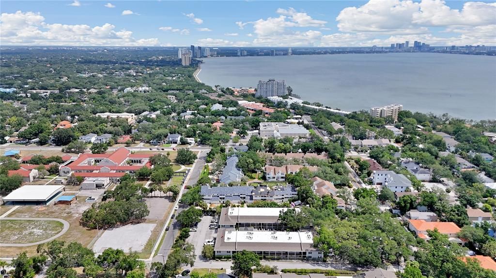 For Sale: $210,000 (2 beds, 1 baths, 700 Square Feet)