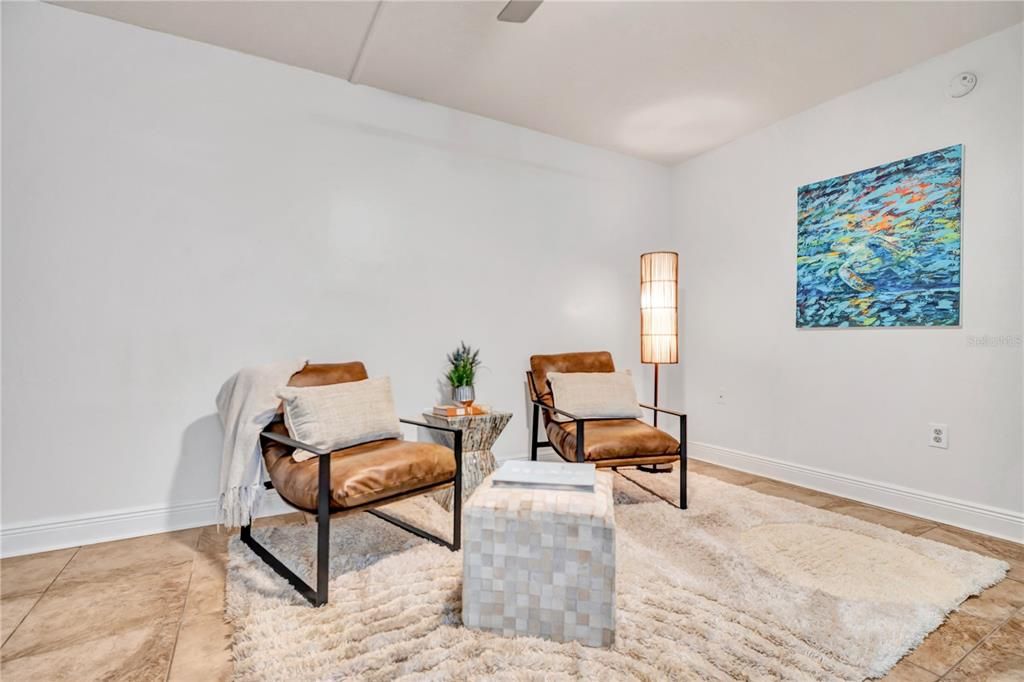 For Sale: $210,000 (2 beds, 1 baths, 700 Square Feet)