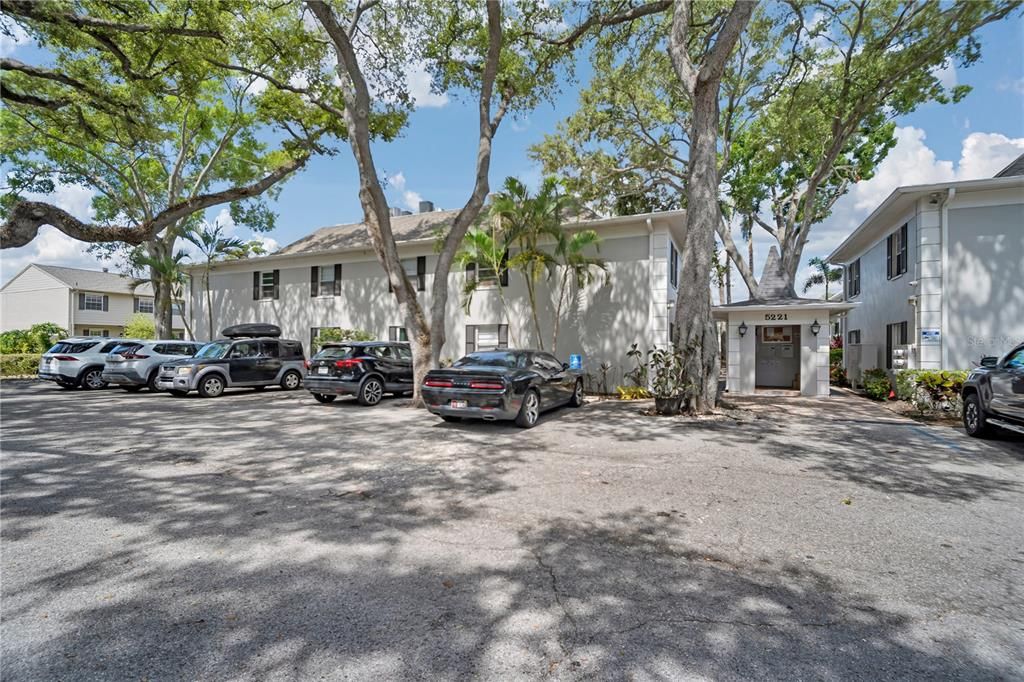 For Sale: $210,000 (2 beds, 1 baths, 700 Square Feet)