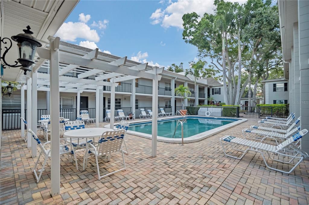 For Sale: $210,000 (2 beds, 1 baths, 700 Square Feet)